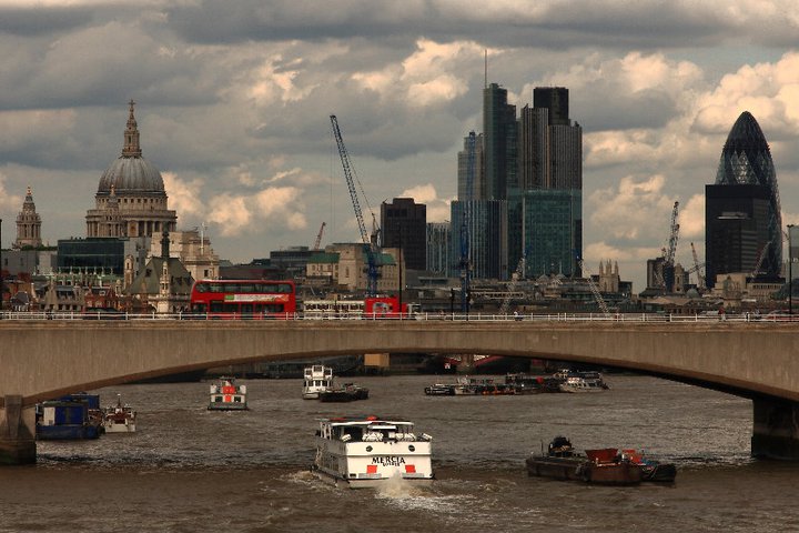 Tante piccole formichine laboriose (Waterloo Bridge).jpg